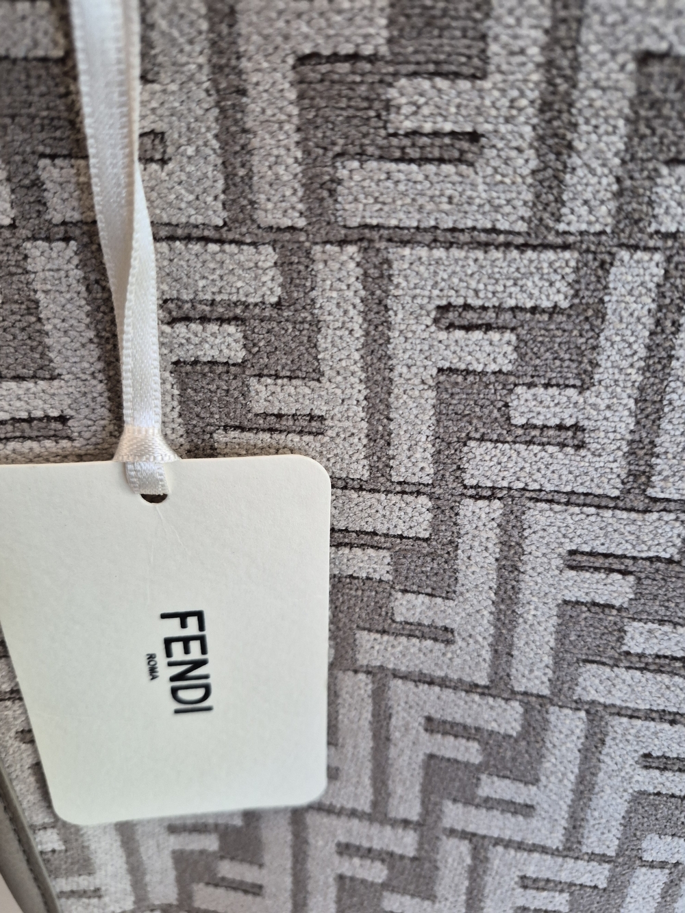 Fendi Roma FF Logo Sunshine Tote in Taupe NWT - Picture 4 of 13